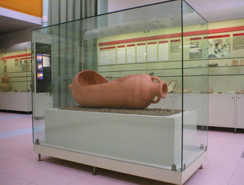 Sepoltura entro anfora di età romana 